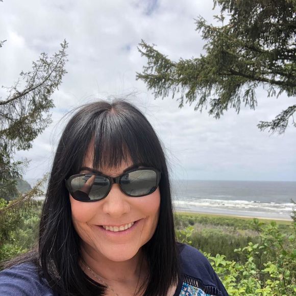 Meet your Posher, Laura - Picture 1 of 1